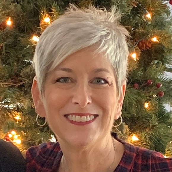 Meet your Posh Ambassador Lisa - Picture 3 of 7